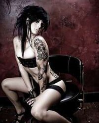 Damsel figures tatted