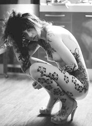 Damsel figures tatted