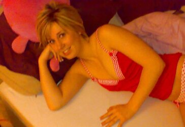 Jizz and tribute for this real french blondie mega-bitch teenager!