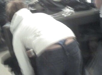 Damsels and teenagers at the Mall