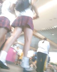 Damsels and teenagers at the Mall