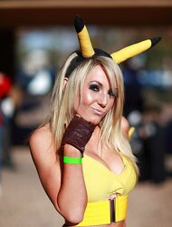 More Cosplay Bombshells