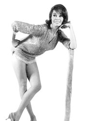Mary Tyler Moore Legshow plus Fakes