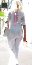 Madurita culona transparentando tanga