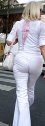 Madurita culona transparentando tanga