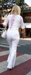 Madurita culona transparentando tanga
