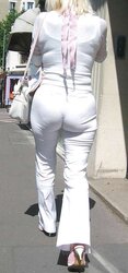 Madurita culona transparentando tanga