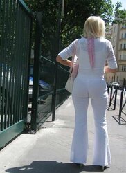 Madurita culona transparentando tanga
