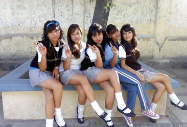 Combine Colegialas Calientes