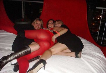 2 INSATIABLE SOIREE WOMEN - ERIN
