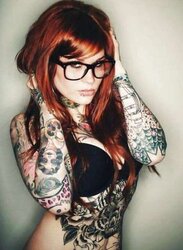 Dame with glasses