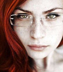 Dame with glasses