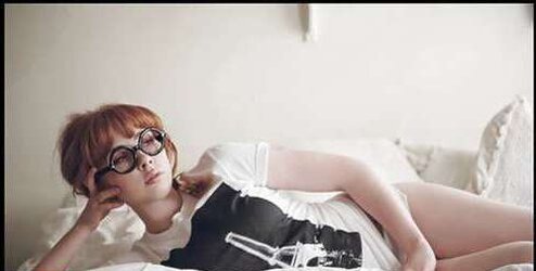 Dame with glasses