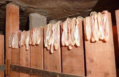 Prostituierte sammeln Kondome