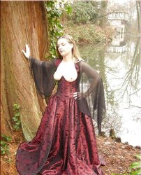 Kleid der O
