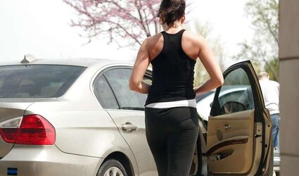 Madurita en calzas mostrando su hermoso booty