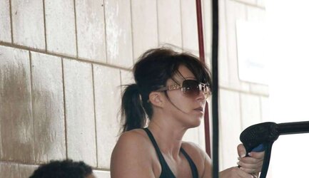 Madurita en calzas mostrando su hermoso booty