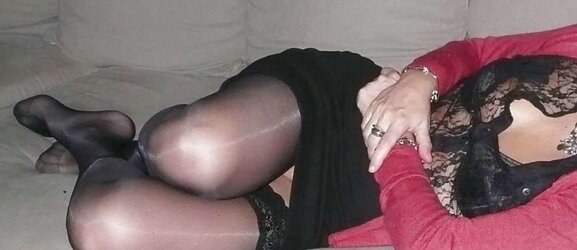 Nue sous la jupe upskirts