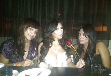 Kim Kardashian 2011 Twit Photos