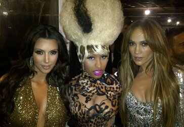 Kim Kardashian 2011 Twit Photos