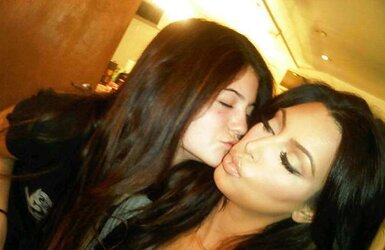 Kim Kardashian 2011 Twit Photos