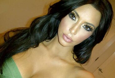 Kim Kardashian 2011 Twit Photos