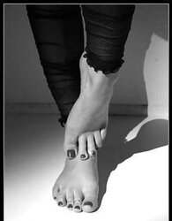 Naked soles polished toenails