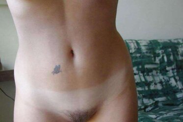 Latin Platinum-Blonde Posing Her Furry Labia