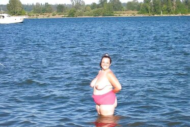 Gorgeous jiggly amature plumper vol