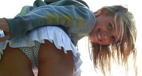 Upskirt Pretty Ladies