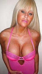Grosse pralle Titten -Nonnude- two sate comment and vote