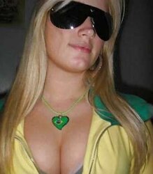 Grosse pralle Titten -Nonnude- two sate comment and vote