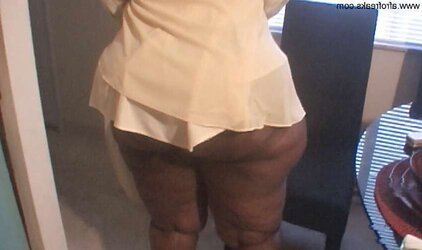 Granny goddess bee