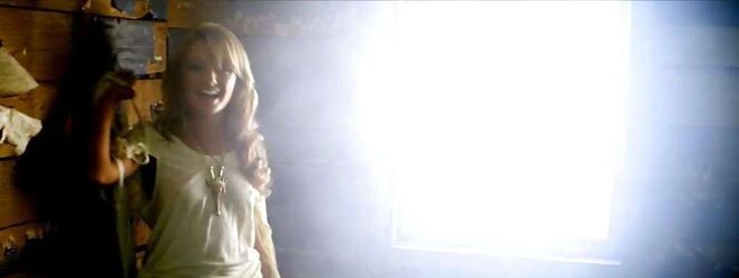 Alexandra Stan nip