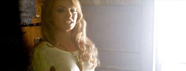Alexandra Stan nip