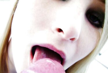 Blue-saw Anna fellates