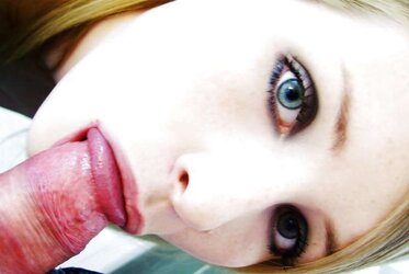 Blue-saw Anna fellates