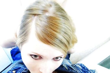 Blue-saw Anna fellates