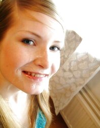 Blue-saw Anna fellates