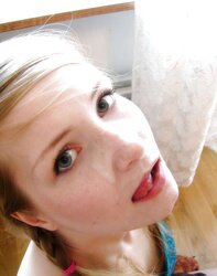 Blue-saw Anna fellates