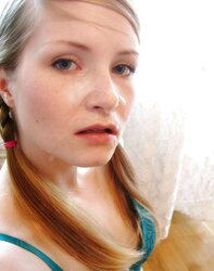 Blue-saw Anna fellates