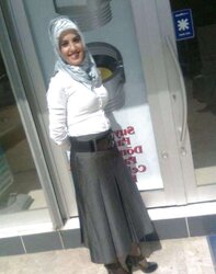 Arab chick with yam-sized torso