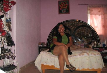 Beautiful mexicana madurita en pantimedias