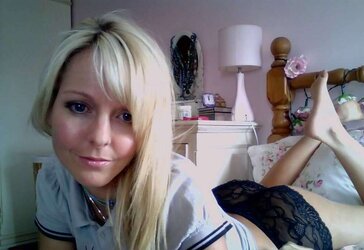 Super-Sexy Blondie British Wifey