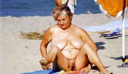 Grandma nude outdoor 01.