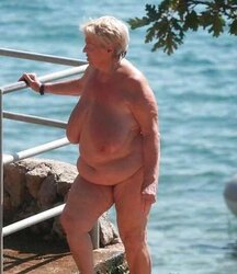 Grandma nude outdoor 01.