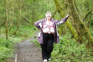Grandma nude outdoor 01.