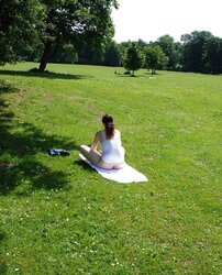 Zeigefreudig im Park , taunting at the public park