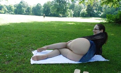 Zeigefreudig im Park , taunting at the public park