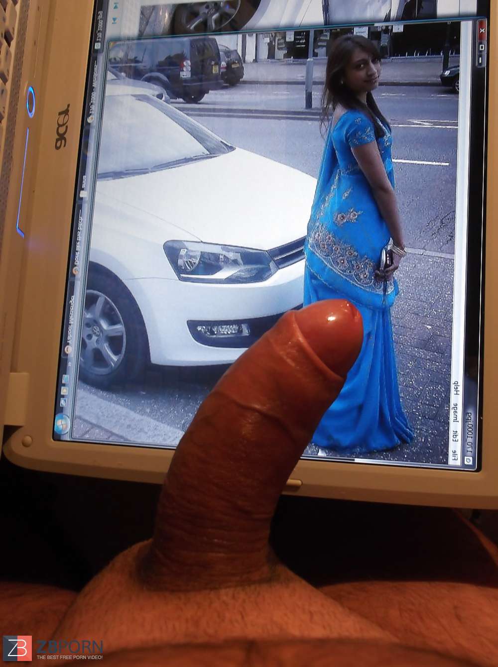 I enjoy indian Ladies and saris.